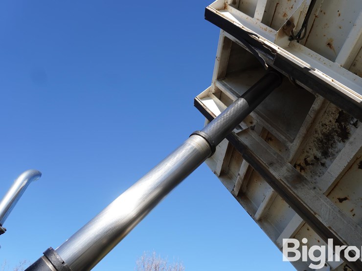 peterbilt-335-image-17