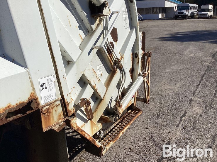 international-4900-image-19