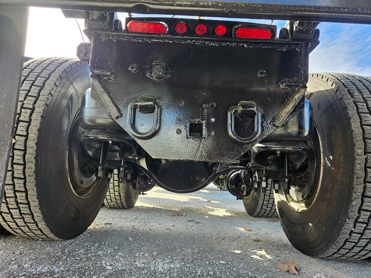 2009-peterbilt-365-image-94