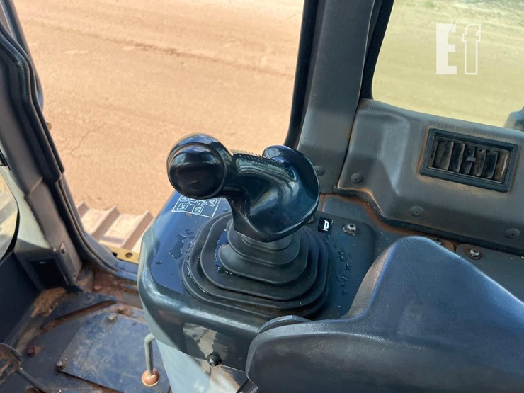 2005-komatsu-d39px-21-image-28