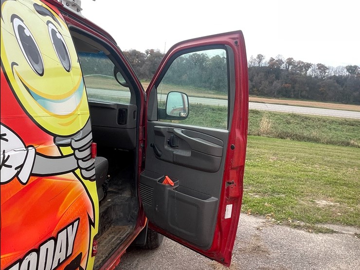 #1403-•-2005-chevy-cargo-van-(wi-title-in-delay)-image-25