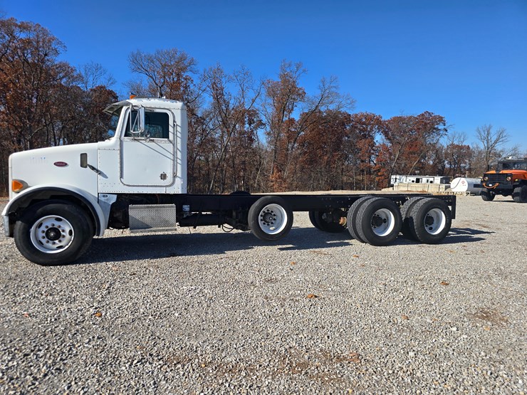 peterbilt-357-image-9