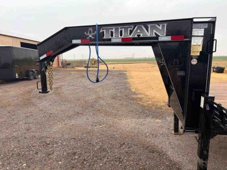 2022-titan-trailer-image-8