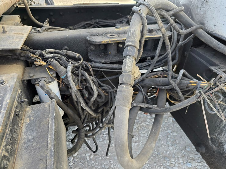 2003-peterbilt-320-image-84