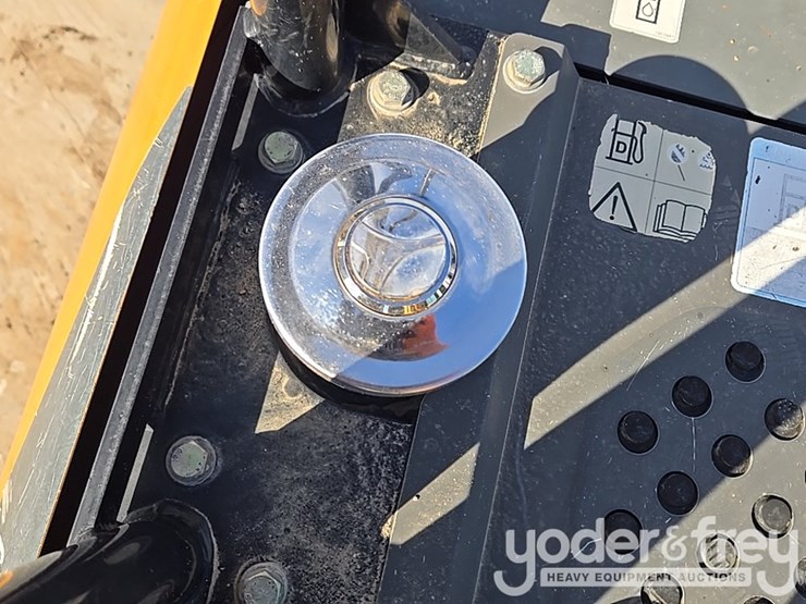 2021-case-cx210-lc-image-136