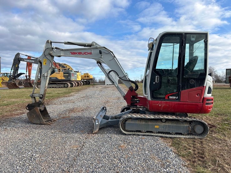 2020-takeuchi-tb235-2-image-8