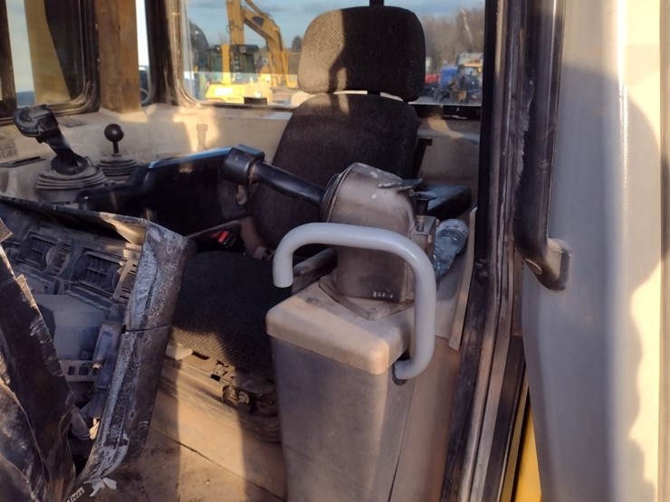 caterpillar-d6t-xl-image-15