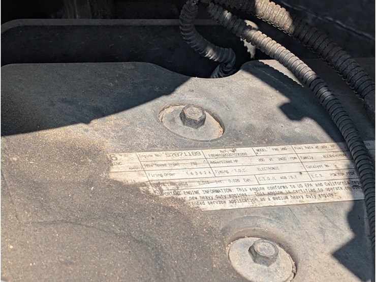 peterbilt-335-image-17