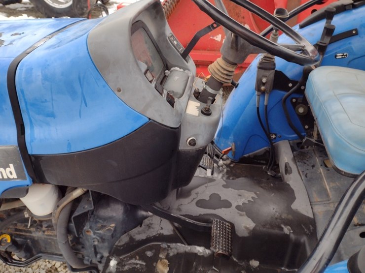 new-holland-tn70a-image-13