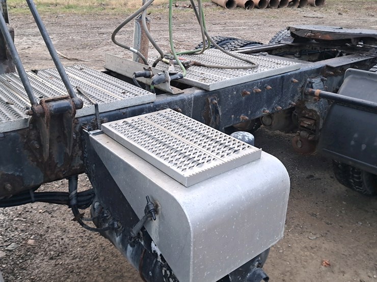 2010-peterbilt-386-image-31