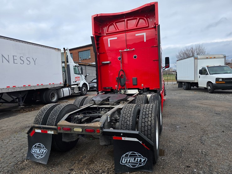 2017-peterbilt-579-image-22