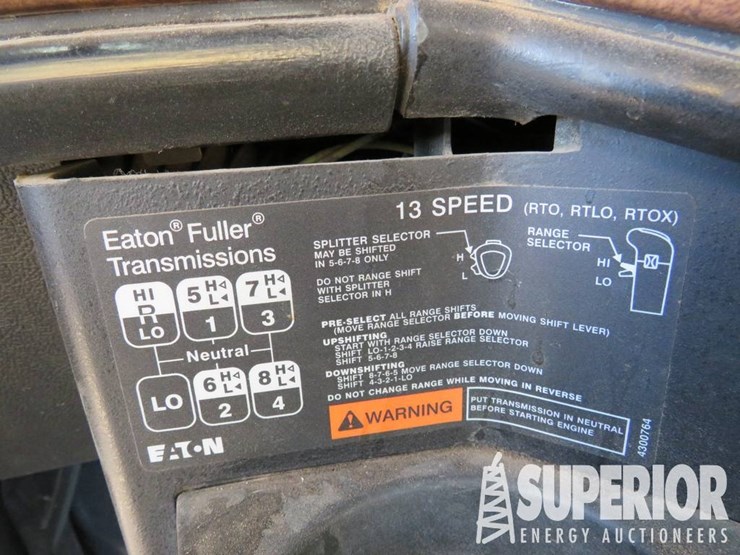 2006-freightliner-fld120-classic-image-17