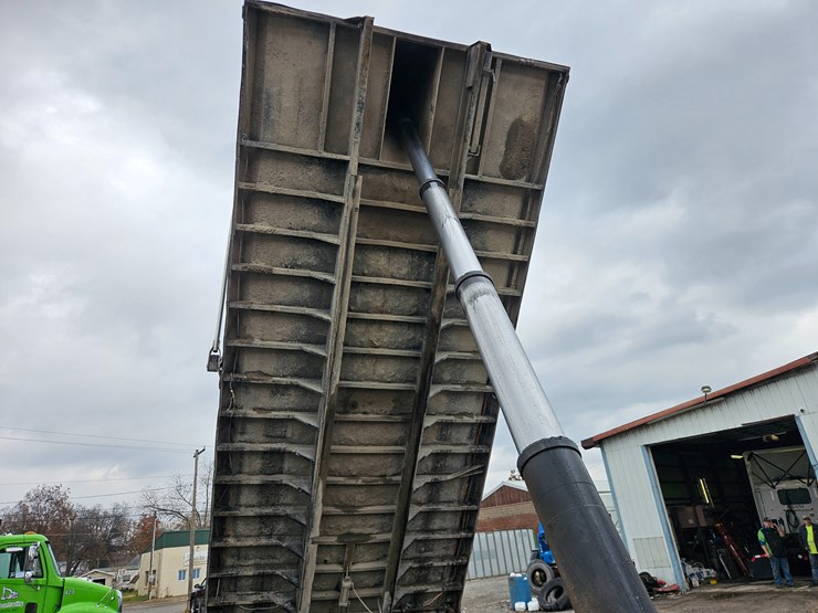 freightliner-columbia-120-image-39