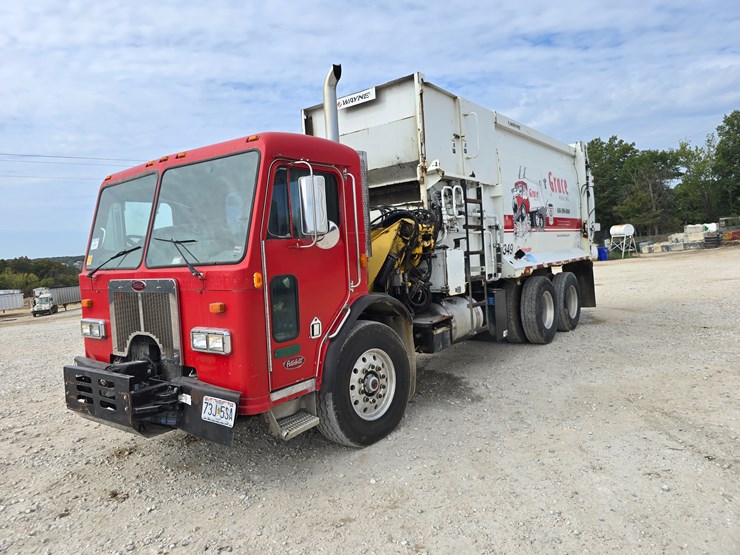 2003-peterbilt-320-image-3