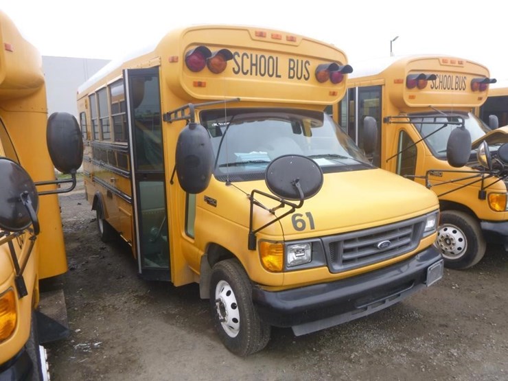 2004-ford-e450-image-2