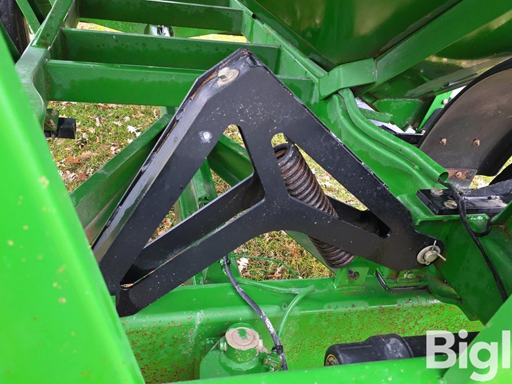 unverferth-brent-gt-644-gravity-wagon-image-14