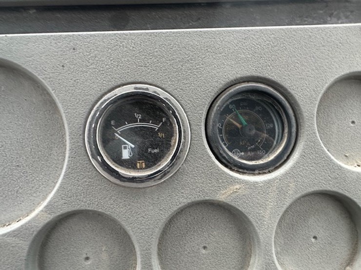 2004-capacity-tj7000-image-38