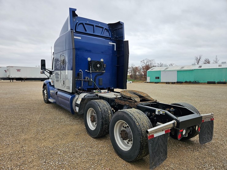 peterbilt-579-image-13