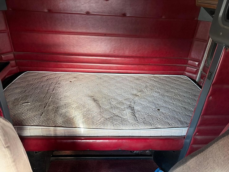 1999-peterbilt-379-image-24