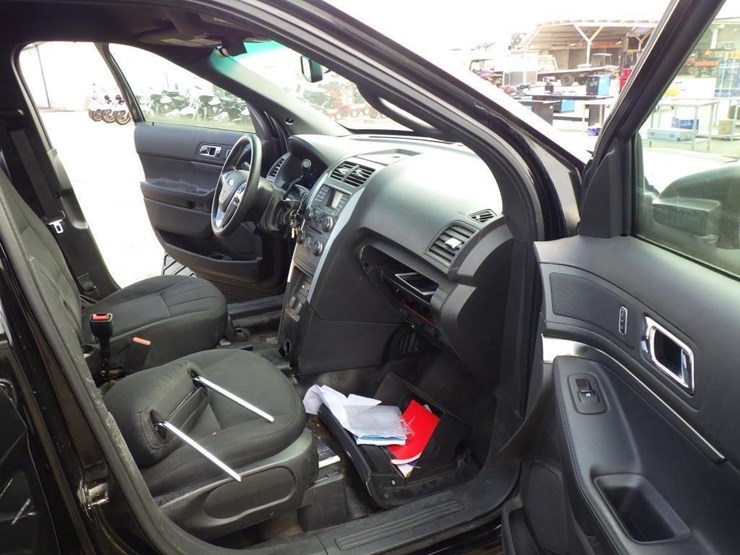 2015-ford-explorer-image-6