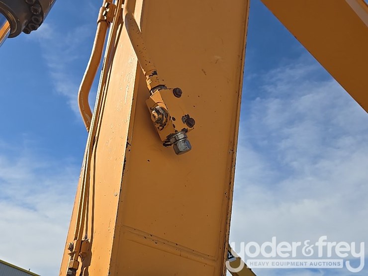 2021-case-cx210-lc-image-44