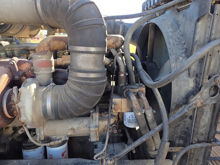 1988-freightliner-day-cab-semi-image-46