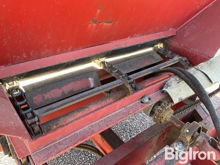 chandler-dry-litter-spreader-image-13