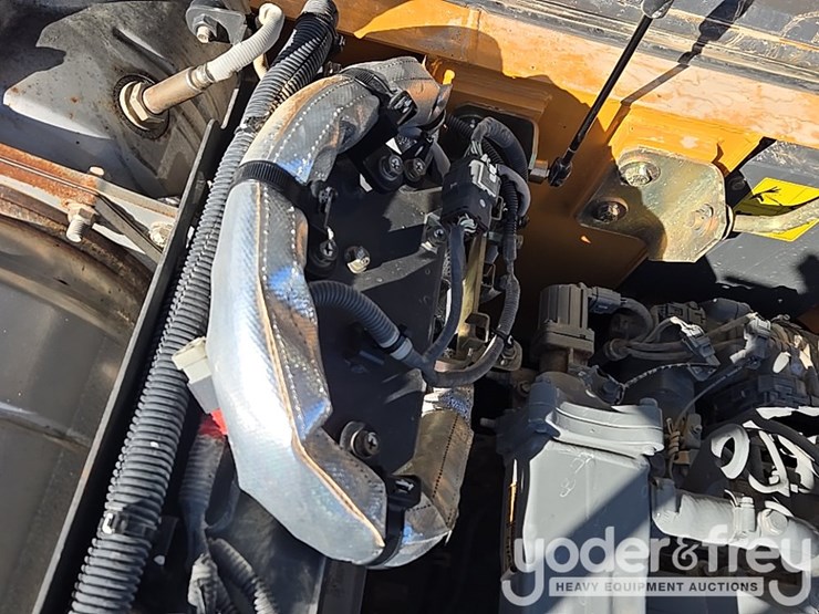 2021-case-cx210-lc-image-143