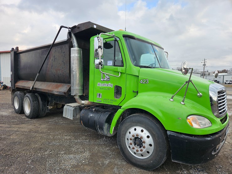 freightliner-columbia-112-image-26