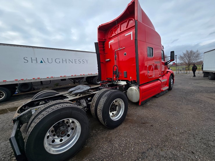 2017-peterbilt-579-image-27