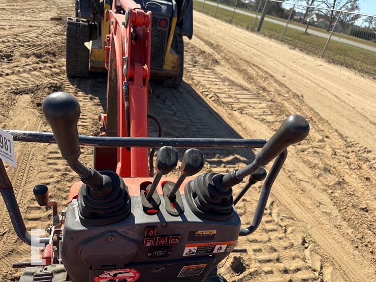 2016-kubota-k008-3-image-23