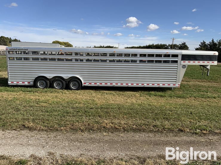 2019-elite-tri/a-gooseneck-livestock-trailer-image-4