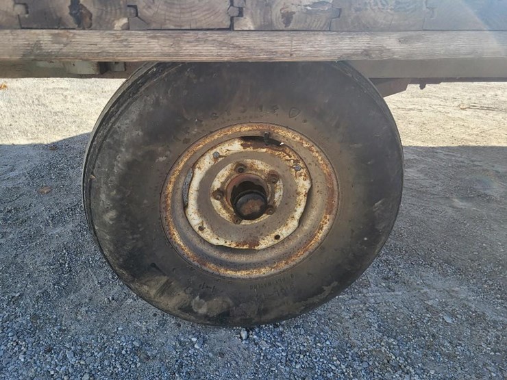 hay-wagon-w/running-gear-image-21