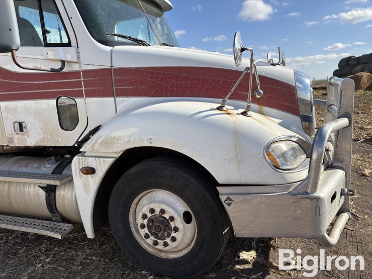 2005-freightliner-columbia-120-image-15
