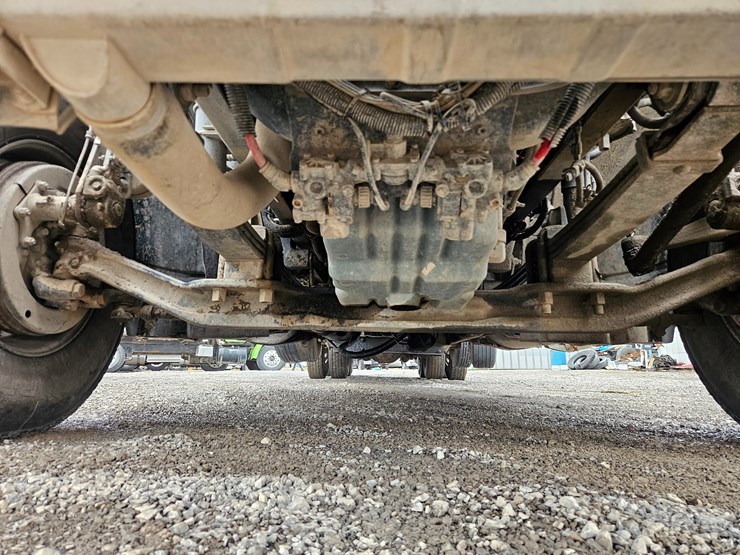 freightliner-columbia-120-image-66