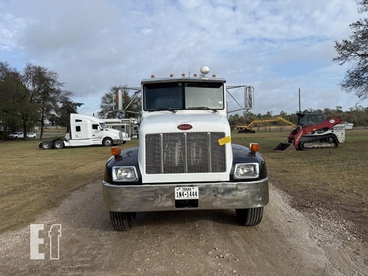 peterbilt-330-image-2