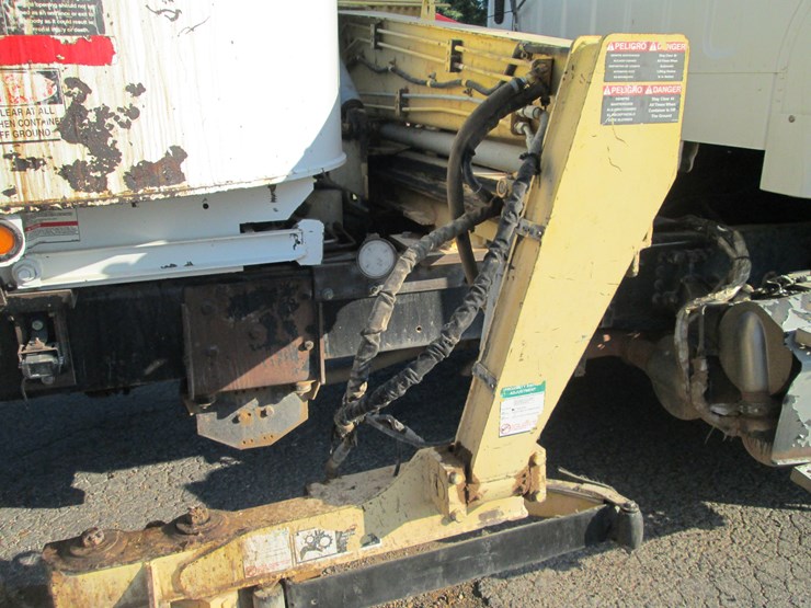 2016-freightliner-108sd-image-29