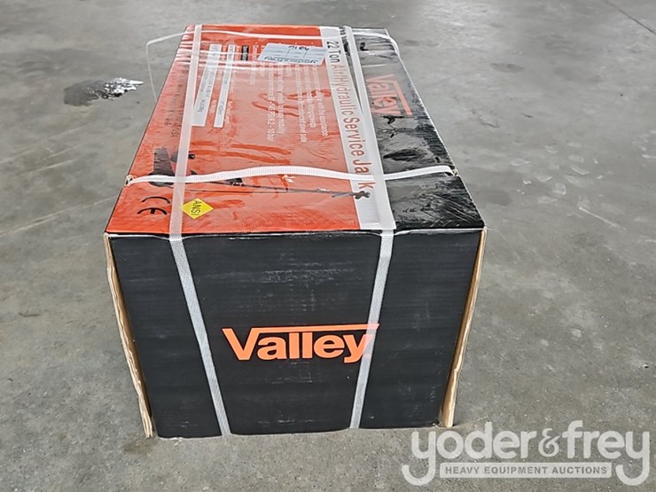 unused-22-ton-service-bottle-jack-c/w-wheels-image-3