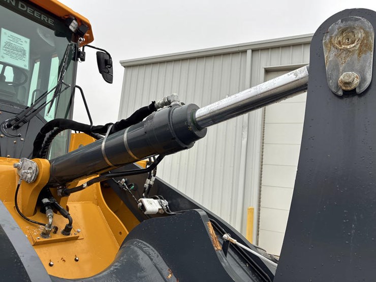 john-deere-624-image-23