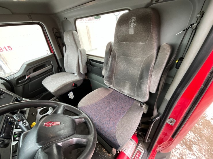 2019-kenworth-t680-image-17