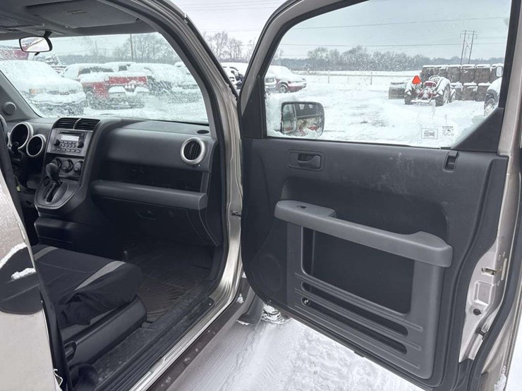 2004-honda-element-image-17