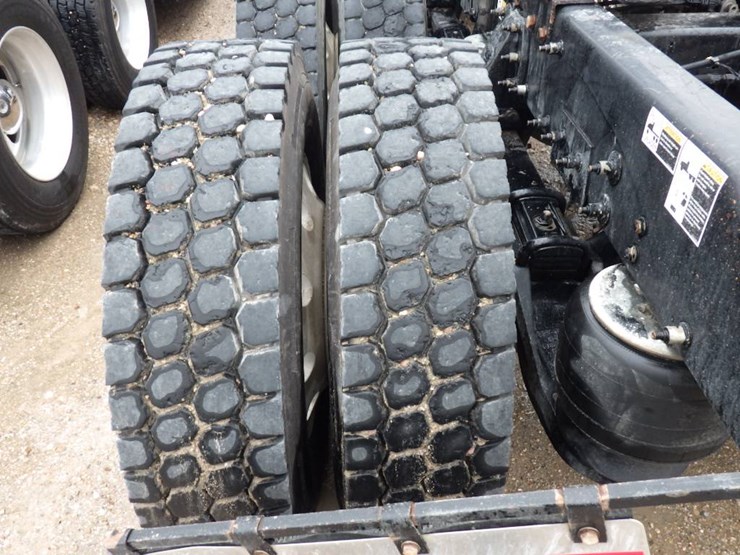 peterbilt-567-image-14