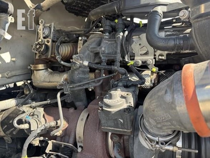 2019-peterbilt-579-image-25