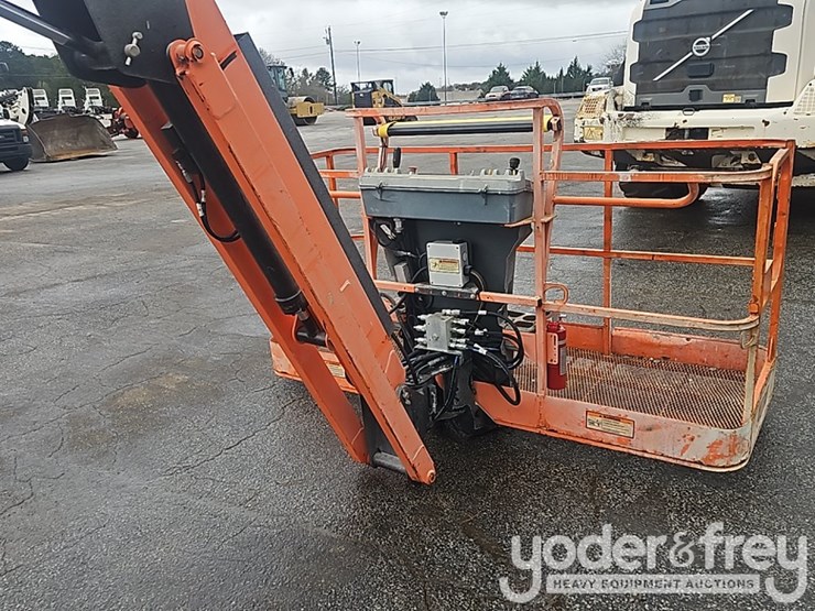 2016-jlg-800aj-image-32