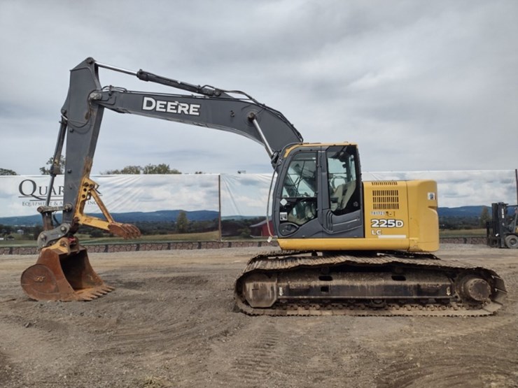 deere-225d-lc-image-1