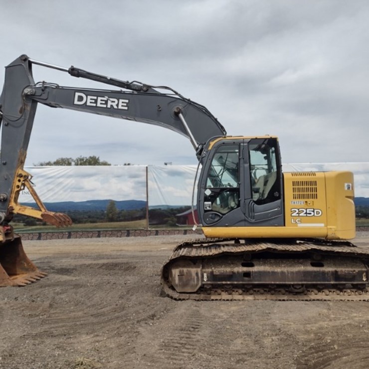 DEERE 225D LC