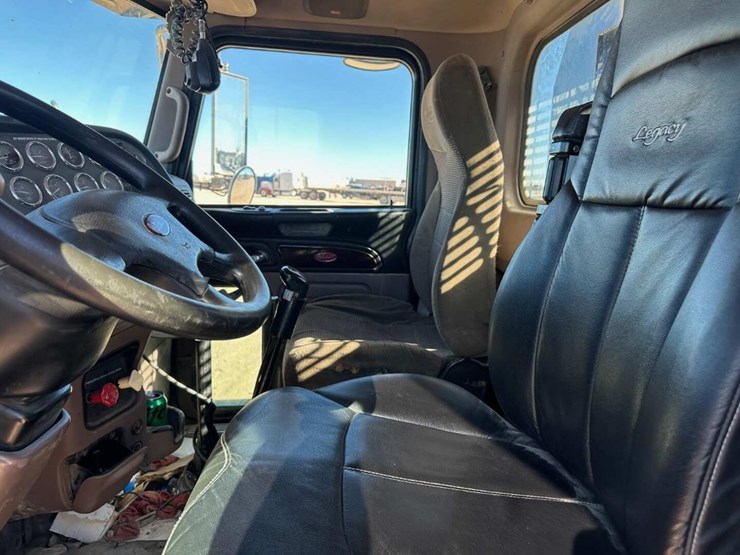 2012-peterbilt-388-image-7