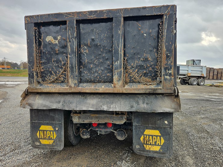 freightliner-columbia-120-image-17