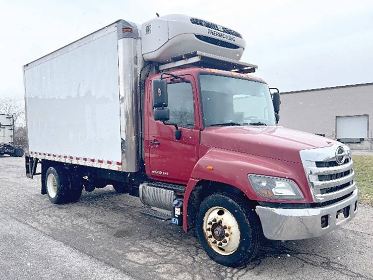 2016-hino-268-image-1