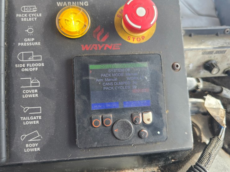 2003-peterbilt-320-image-65